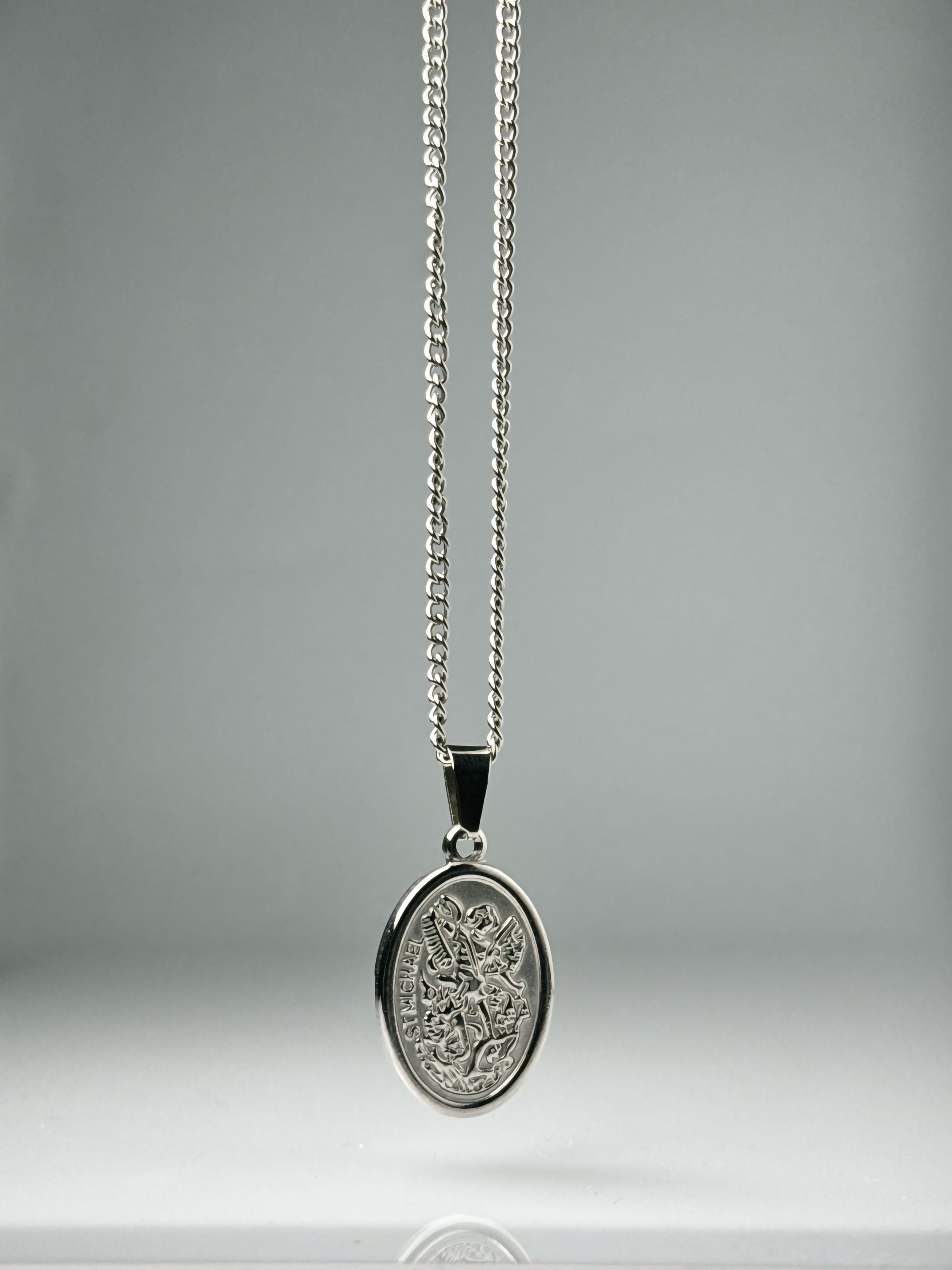 Vintage Oval Pendant - Trifid