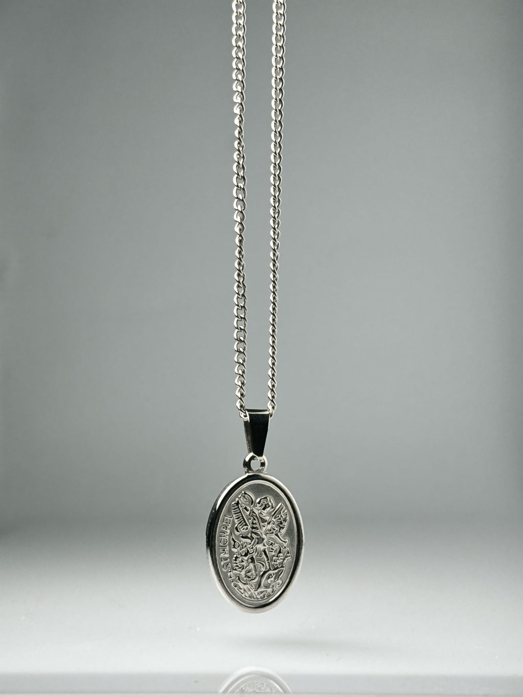 Vintage Oval Pendant - Trifid